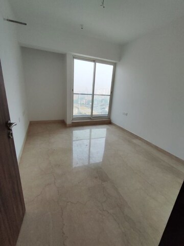 Room in 4 BHK Apartment at Sheth Avalon, Laxmi Nagar – for Sale