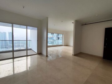 Room in 4 BHK Apartment at Sheth Avalon, Laxmi Nagar – for Sale