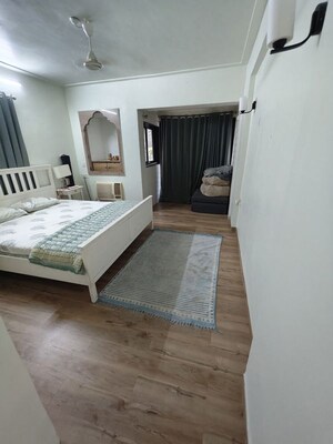 Bedroom in 2.5 BHK Apartment at Heritage Apartments Bandra, Bandra West – for Rent