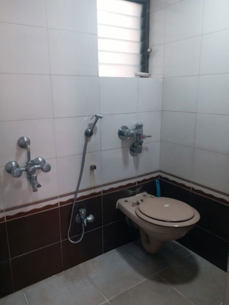 Bathroom, om-vaikunt-apartments 1 Bedroom 559 Sq.Ft. Apartment In Chembur Mumbai 9748261