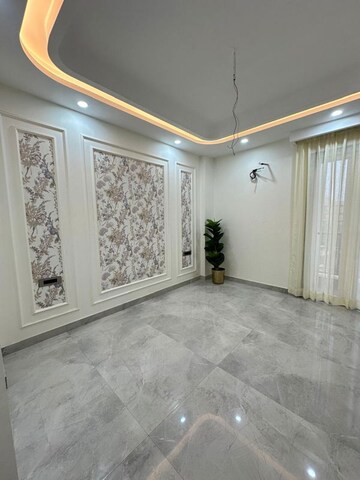 Room in 4 BHK Builder Floor at Unitech Espace Nirvana Country, Sector 50 – for Sale