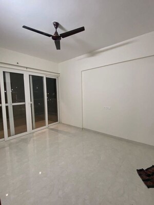 Room in 2 BHK Apartment at Majestique Marbella Phase 1, Kharadi – for Rent