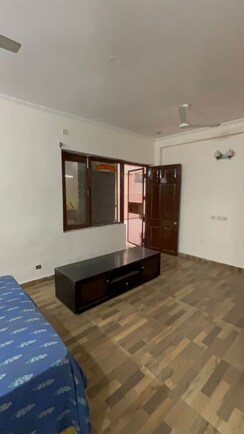 3 BHK + Pooja Room,Servant Room,Study Room,Extra Room Builder Floor For Sale in Green Fields Colony