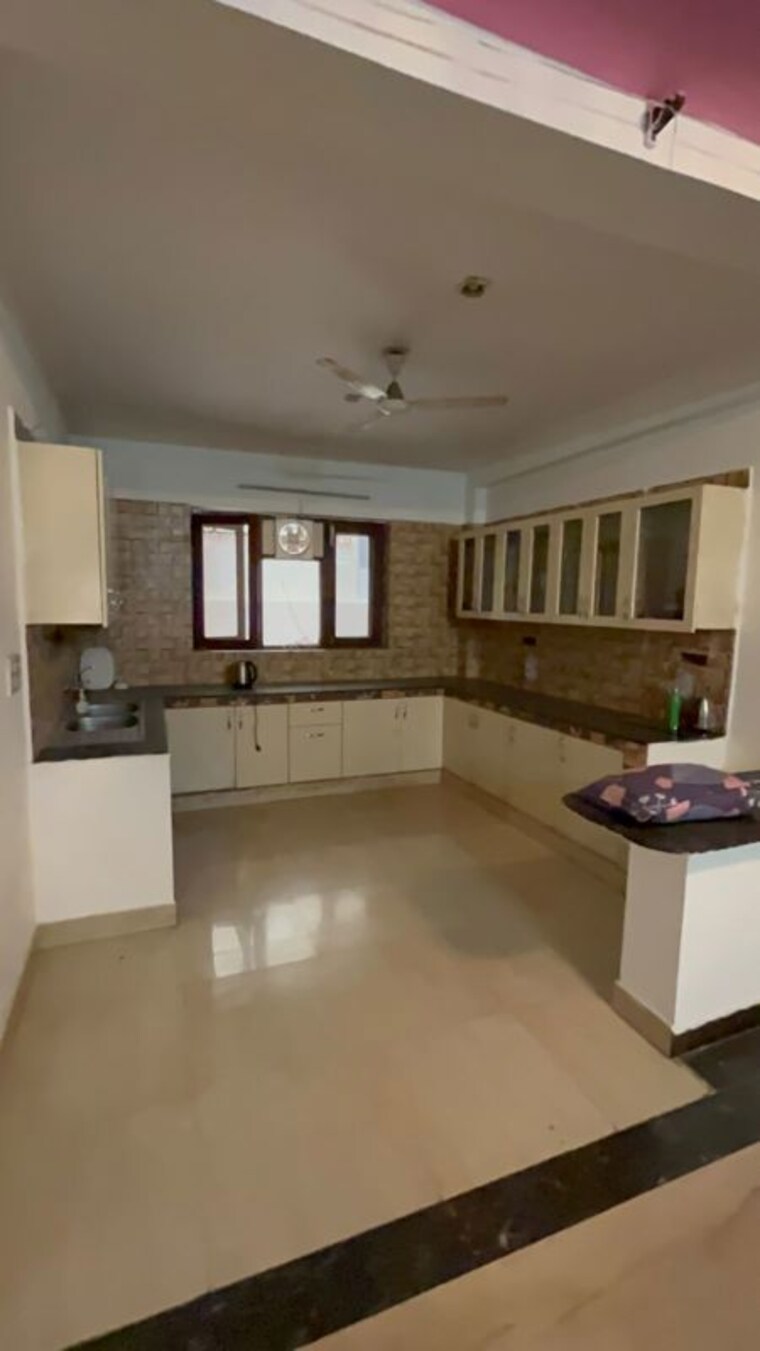 Kitchen, green fields colony 3 Bedroom 180 Sq.Yd. Builder Floor In Green Fields Colony Faridabad 9750993