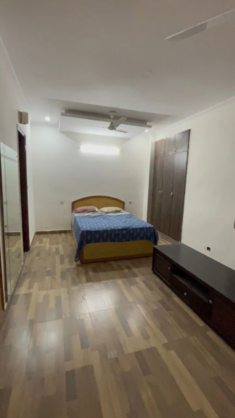 Bedroom, green fields colony 3 Bedroom 180 Sq.Yd. Builder Floor In Green Fields Colony Faridabad 9750993