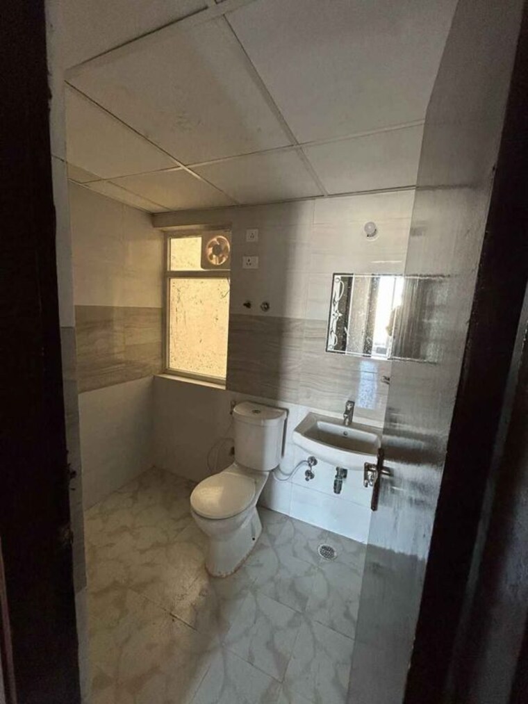 Bathroom, amrapali-riverview 2 Bedroom 845 Sq.Ft. Apartment In Amrapali Leisure Valley Greater Noida 9577196