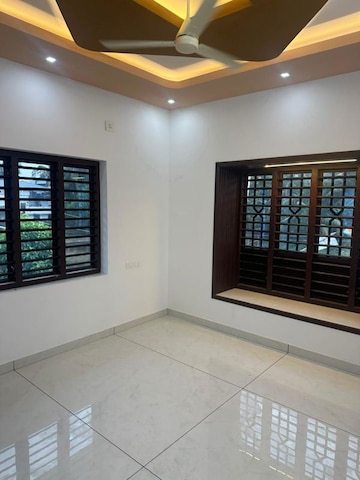 Room in 5 BHK Independent House at Cheroor – for Sale