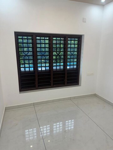 Room in 5 BHK Independent House at Cheroor – for Sale