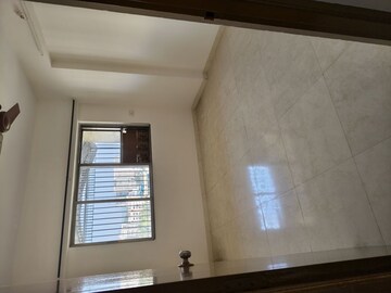 Room in 2 BHK Apartment at Raj Paradise B Wing CHS Ltd, Andheri East – for Rent