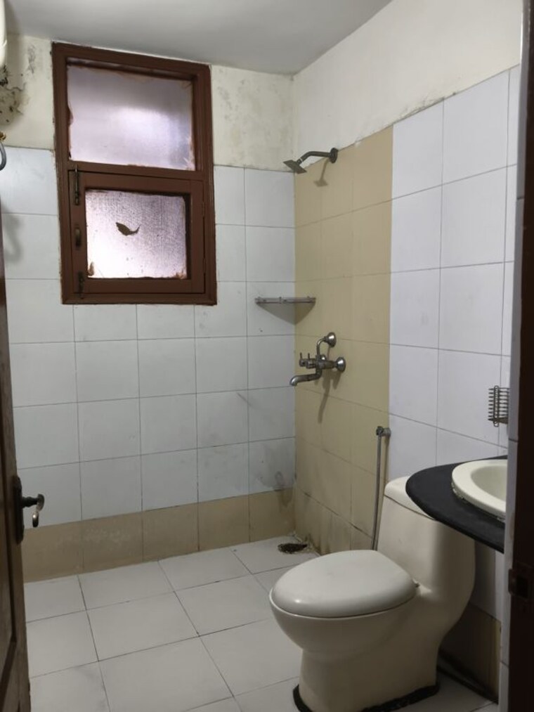 Bathroom, vip road 2 Bedroom 1250 Sq.Ft. Apartment In Vip Road Zirakpur 9751156