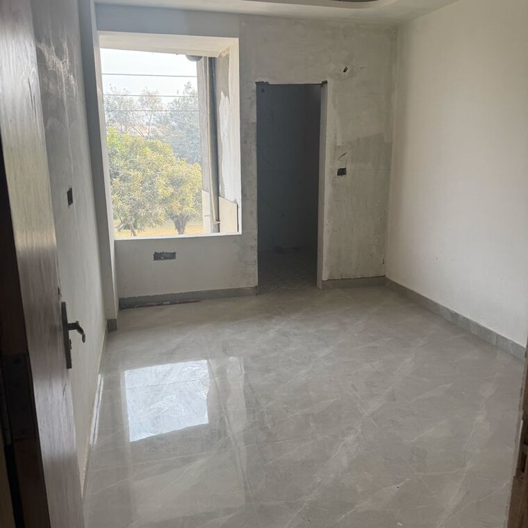 Room, sector 81 3 Bedroom 1400 Sq.Ft. Builder Floor In Sector 81 Noida 9751244