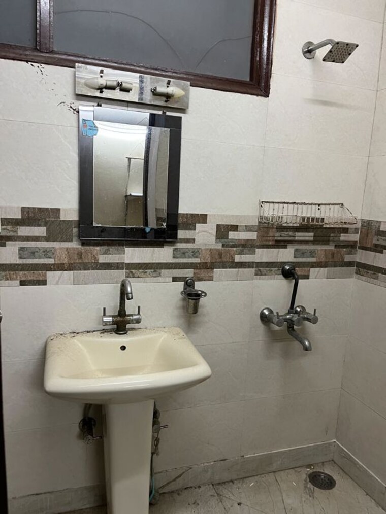 Team Area, lajpat nagar i 2 Bedroom 900 Sq.Ft. Builder Floor In Lajpat Nagar I Delhi 9751251