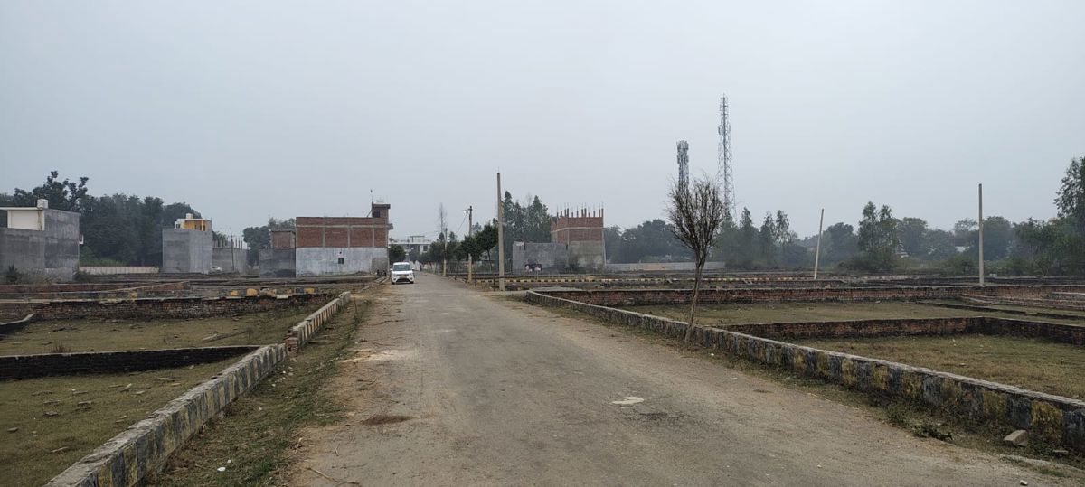 Plot For Sale in Mohanlalganj