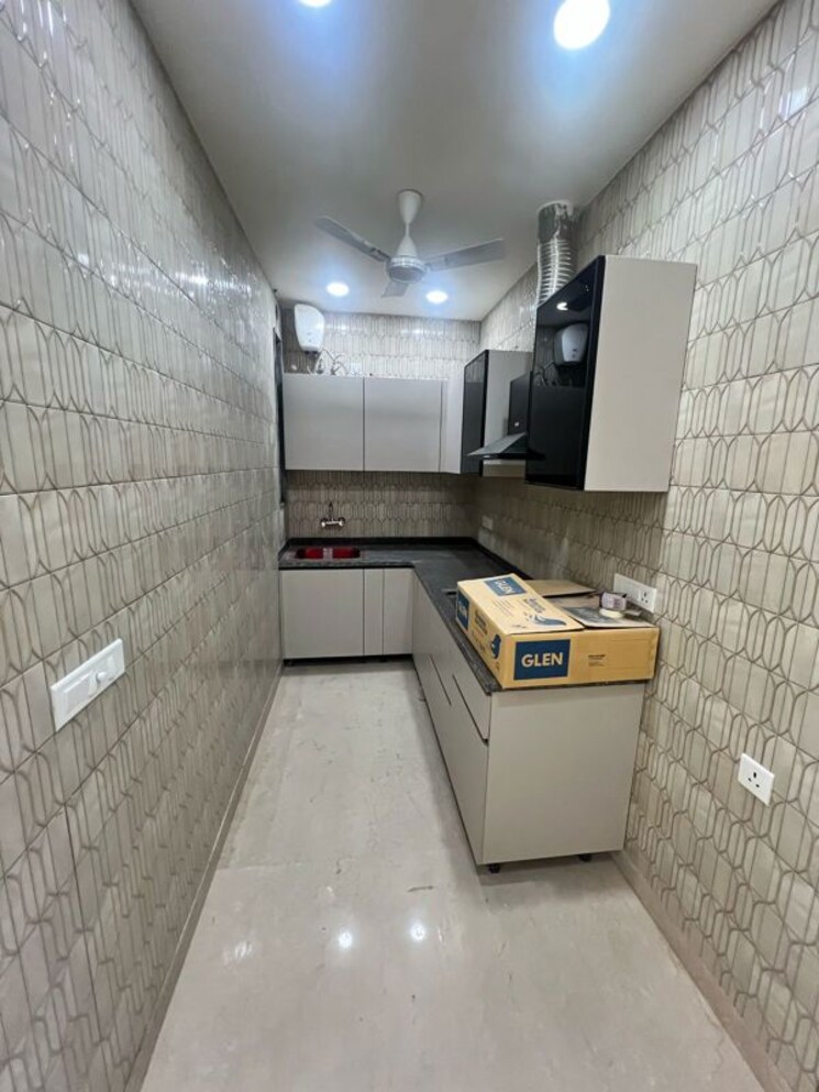 Kitchen, lajpat nagar i 2 Bedroom 900 Sq.Ft. Builder Floor In Lajpat Nagar I Delhi 9751350