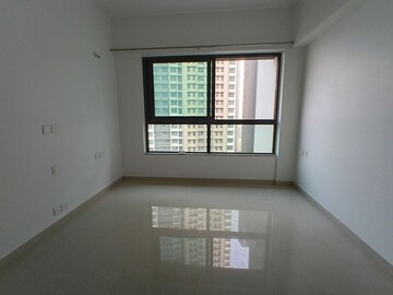 Room in 2 BHK Apartment at Kalpataru Immensa, Kolshet Road – for Rent