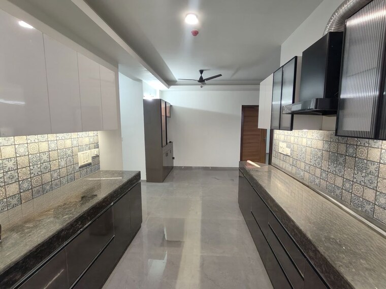 Kitchen, tulip-yellow 3 Bedroom 1704 Sq.Ft. Apartment In Sector 69 Gurgaon 9751357