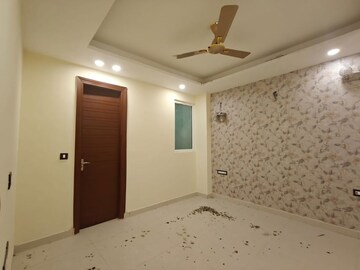 Room in 4 BHK Apartment at Aradhya Homes, Sector 67a – for Rent