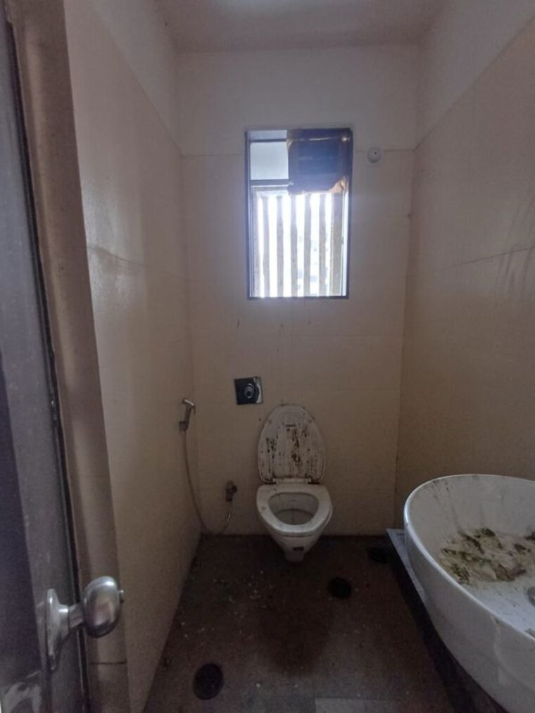 Bathroom, stg-atlantis 2 Bedroom 700 Sq.Ft. Apartment In Panch Pakhadi Thane 9751393