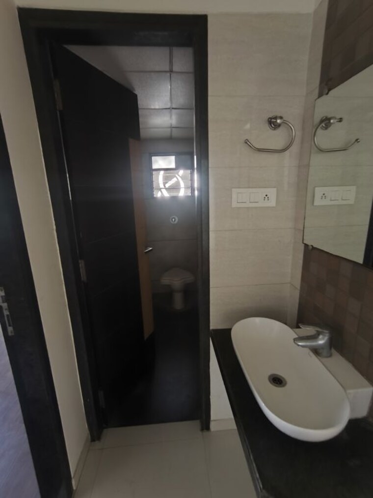 Bathroom, jahangirabad 3 Bedroom 1609 Sq.Ft. Apartment In Jahangirabad Surat 9751413
