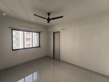 Room in 3 BHK Apartment at Jahangirabad – for Sale
