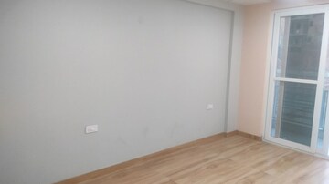 Room in 3.5 BHK Apartment at Amrapali Silicon City, Sector 76 – for Rent