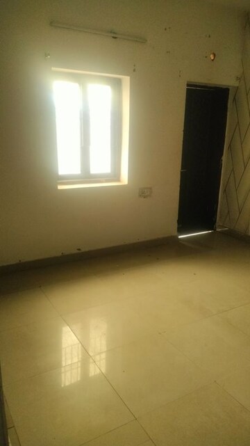 Room in 2.5 BHK Independent House at Sector 108 – for Rent