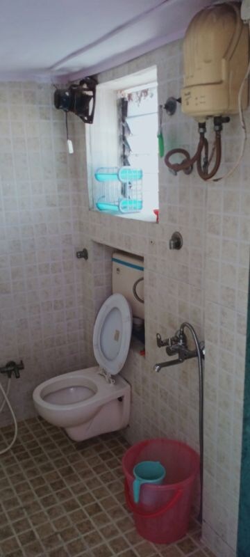 Bathroom in 1 BHK Apartment at Mahakali Model Town, Jogeshwari East – for Rent