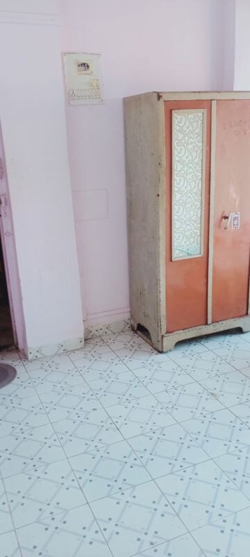 Bathroom in 1 BHK Apartment at Mahakali Model Town, Jogeshwari East – for Rent