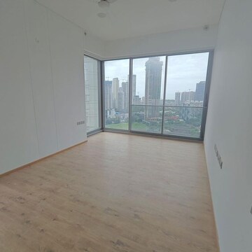 Room in 4 BHK Apartment at Rustomjee Crown, Gokhale Road – for Rent