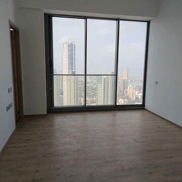 Room in 4 BHK Apartment at Rustomjee Crown, Gokhale Road – for Rent