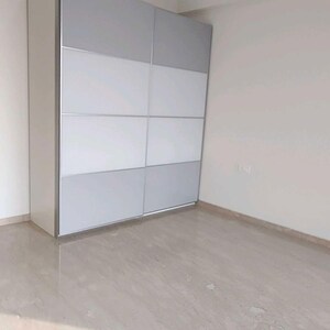 Room in 3 BHK Apartment at Piramal Mahalaxmi, Arthur rd – for Rent