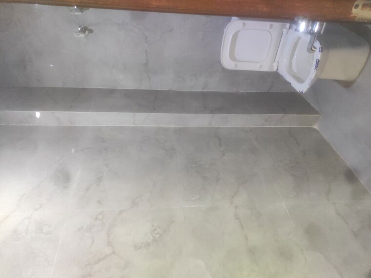 Bathroom, raj nagar extension 3 Bedroom 78 Sq.Mt. Builder Floor In Raj Nagar Extension Ghaziabad 7777584