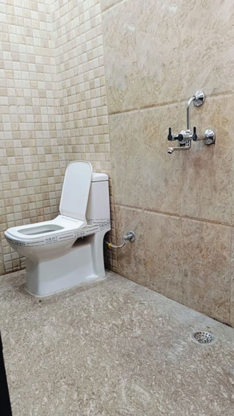 Bathroom, vasundhara sector 11 2 Bedroom 1050 Sq.Ft. Apartment In Vasundhara Sector 11 Ghaziabad 7969689