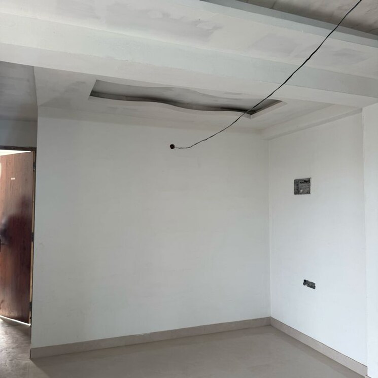 Room, sector 81 2 Bedroom 900 Sq.Ft. Builder Floor In Sector 81 Noida 9742715