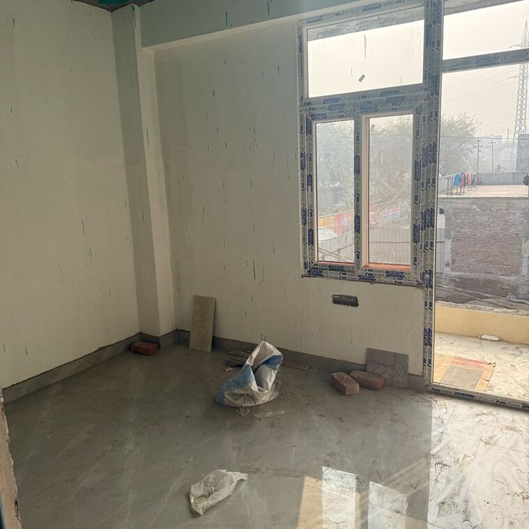 Room, sector 81 2 Bedroom 900 Sq.Ft. Builder Floor In Sector 81 Noida 9742715