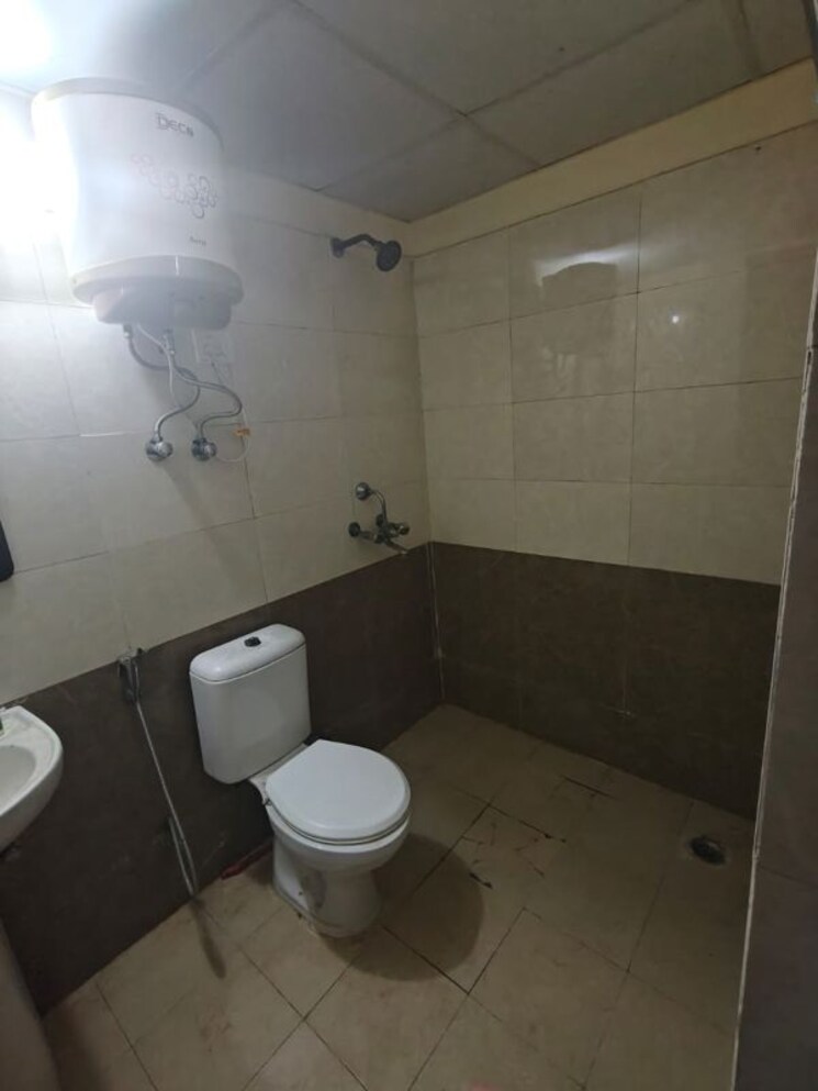 Bathroom, gardenia-gateway 3.5 Bedroom 1700 Sq.Ft. Apartment In Sector 75 Noida 9751558
