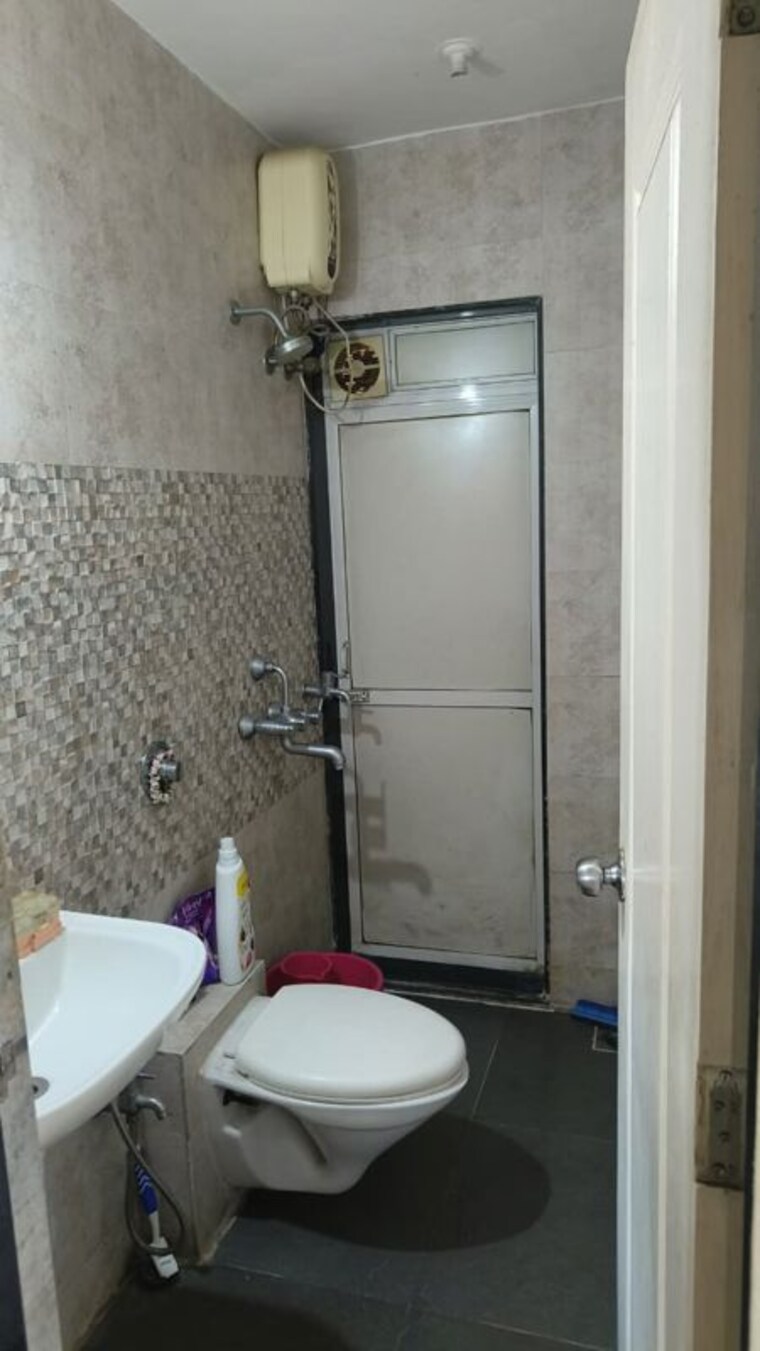 Bathroom, raunak-heights 1 Bedroom 405 Sq.Ft. Apartment In Ghodbunder Road Thane 9751562