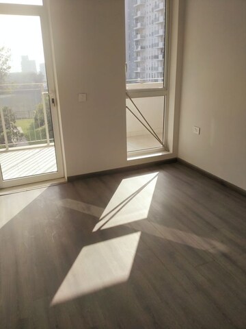 Room in 3 BHK Apartment at Ambience Creacions, Sector 22 – for Rent