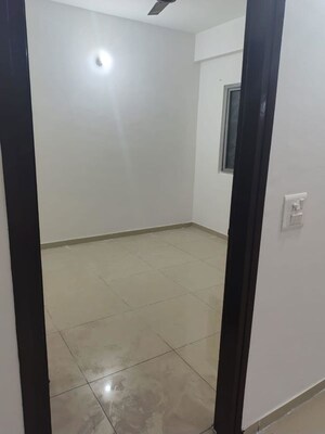 Room in 2 BHK Apartment at Shri Radha Aqua Garden, Sector 16b Greater Noida – for Rent
