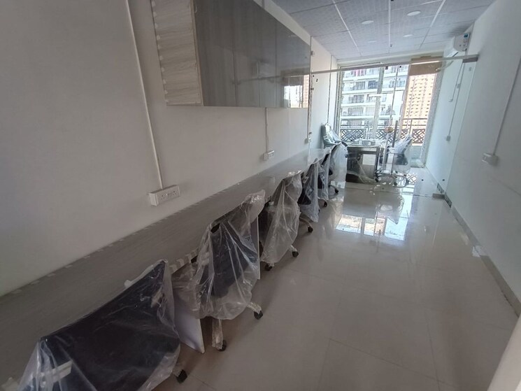 Parking, gaur-city-mall Commercial Office Space 384 Sq.Ft. In Sector 4 Greater Noida Greater Noida 9751742