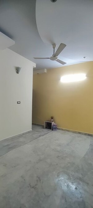 Room in 3 BHK Builder Floor at Sector 37 – for Rent