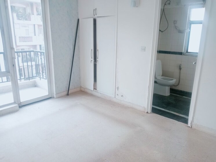 Room, emaar-emerald-estate 2.5 Bedroom 1020 Sq.Ft. Apartment In Sector 65 Gurgaon 9751873