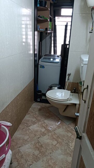 Bathroom in 1 BHK Apartment at Mulund East – for Rent