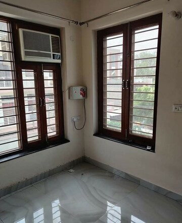 Room in 3 BHK Builder Floor at Sector 23a – for Rent