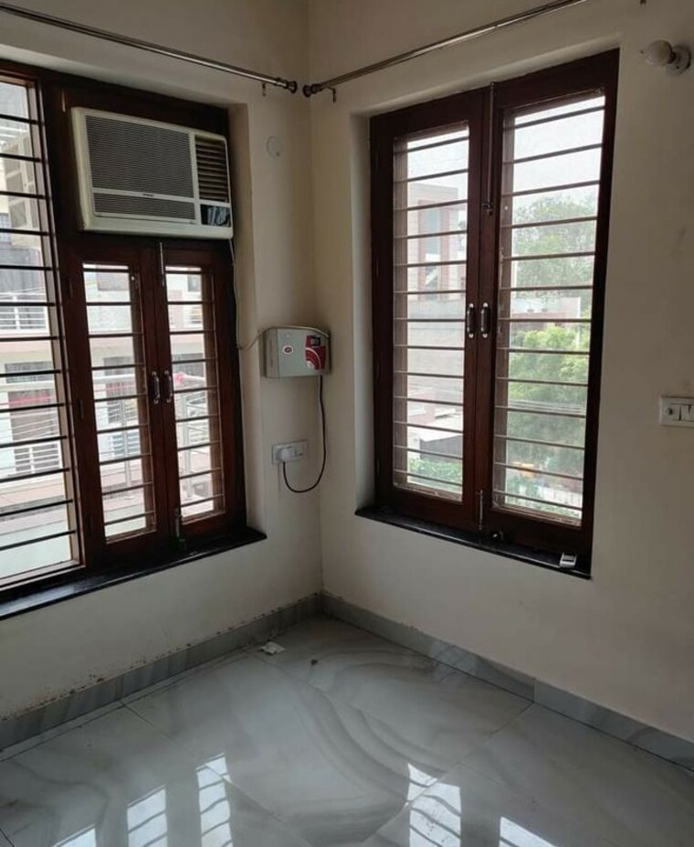 Room, sector 23a 3 Bedroom 1450 Sq.Ft. Builder Floor In Sector 23a Gurgaon 9752085
