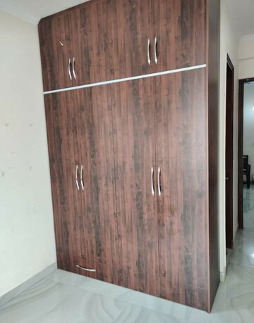 Furnished Amenities in 3 BHK Builder Floor at Sector 23a – for Rent