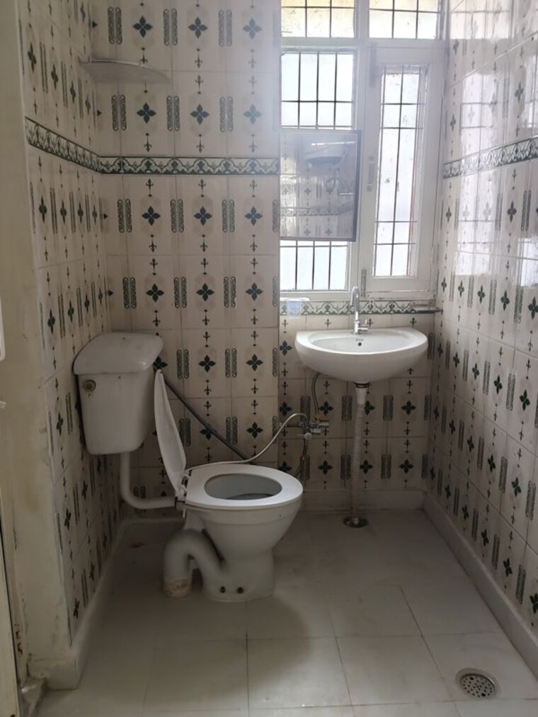 Bathroom, sector 4 2 Bedroom 900 Sq.Ft. Apartment In Sector 4 Panchkula 9752096