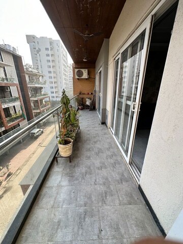 Balcony in 4 BHK Apartment at DLF The Wellington Estate, Dlf Phase V – for Rent