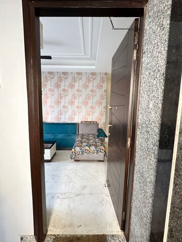 Living Room in 4 BHK Apartment at DLF The Wellington Estate, Dlf Phase V – for Rent