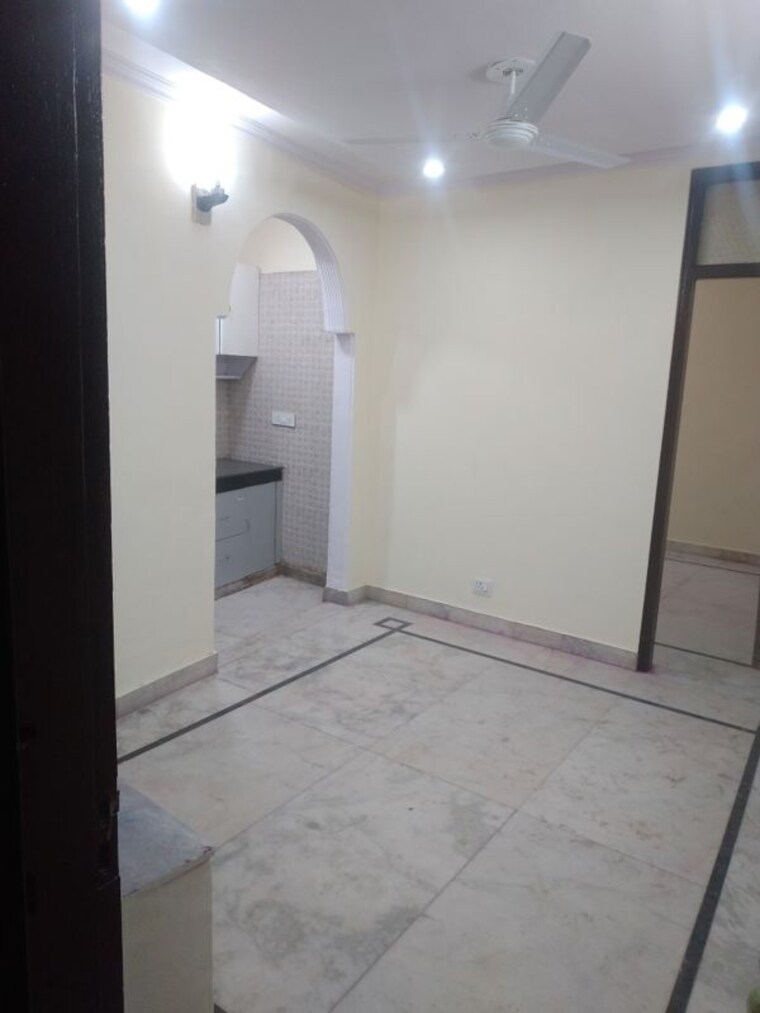 Room, govindpuri 2 Bedroom 50 Sq.Yd. Builder Floor In Govindpuri Delhi 9752158